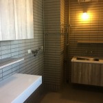 工作陽(yáng)臺(tái)的貼心設(shè)計(jì)，增加了基本的收納需求外，特別施做了隔柵天花板巧妙掩飾繁雜的管線，讓妳做家事的時(shí)候，心情也跟著放鬆起來(lái)！