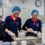 Q彈香氣十足的米飯，每份需精準控制在210~220克之間，新業(yè)團隊當天也實際參與打飯、送餐的過程，更加深刻感受到甘霖對於每份飯菜的重視及細心。