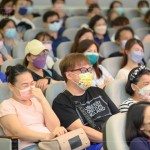 閱歷豐富的人生，馮翊綱老師信手拈來深感共鳴與同感的哏，逗得住戶們捧腹大笑。