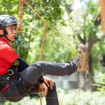 由東海小棧-黃博森老師擔任講師，分享攀樹小訣竅搭配專業(yè)說明，樹木直徑需大於10公分才符合規(guī)定，可承重200kg的重量，是一項非常安全的戶外活動。