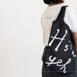 入場前，致上新業(yè)客製環(huán)保購物袋，實用又美觀的設計，共享環(huán)保，輕鬆袋著走。