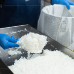 米飯使用「新業(yè)一畝田」-認養(yǎng)霧峰小農(nóng)的無毒香米，將這份來自田間的祝福，化為餐桌上溫暖的陪伴，成為善的循環(huán)。