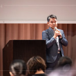 新業(yè)建設(shè)邱正光副總經(jīng)理帶領(lǐng)新業(yè)職人團(tuán)隊(duì)，透過(guò)說(shuō)明會(huì)與住戶對(duì)話，展現(xiàn)公司對(duì)客戶溝通的高度重視與責(zé)任感。