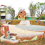 1樓戶外由日籍大師設(shè)計(jì)，遊樂場結(jié)合藝術(shù)及在地特色。