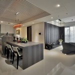 垂墜感的吊燈為整體空間注入一股熱情，溫煦而不熾熱，高雅而獨(dú)具品味，如妳低調(diào)沉穩(wěn)的個(gè)性