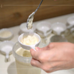 Fresh Stracciatella (Dida絲翠新鮮起司)屬於莫札瑞拉家族的成員，在凝乳塊形成後，需要做塑形的步驟，撕碎成條狀拌鮮奶油，也是布拉塔的內(nèi)餡。