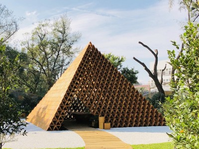 1472塊三角積木堆疊！建築大師隈研吾打造「積木概念館」